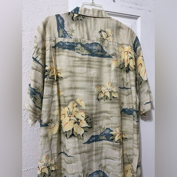 Tommy Bahama Men’s Hawaiian Print Short sleeve button up shirt, L - Picture 7 of 8